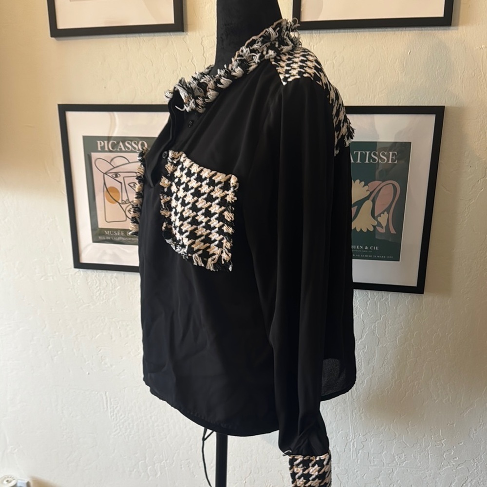 Gracia Black and White Boxy Button Down Shirt - Picture 2 of 6